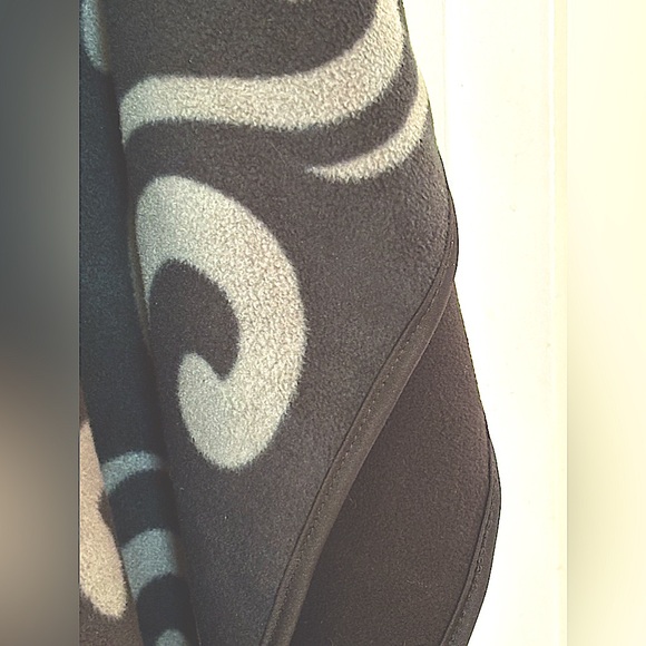 Fleece Poncho, Cape Black With Gray Swirl, Reverses to Solid Black 54x42 - Picture 10 of 12